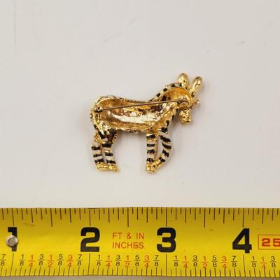 BEAUTIFUL GOLD TONED ZEBRA BROOCH