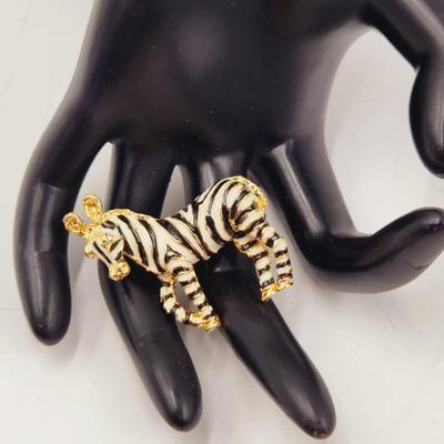 BEAUTIFUL GOLD TONED ZEBRA BROOCH