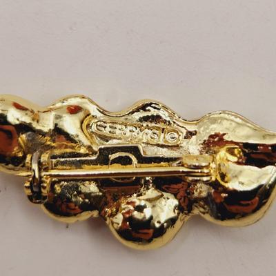 VINTAGE GERRYS GOLD TONE MATCHING LEAF PIN