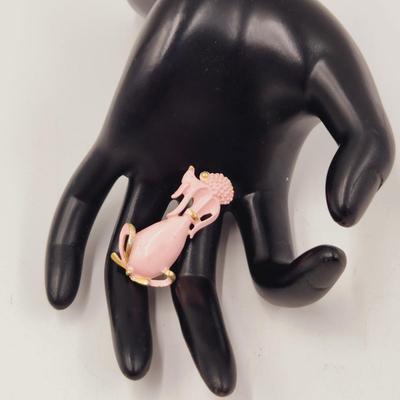 VINTAGE PINK & GOLD TONED BROOCH