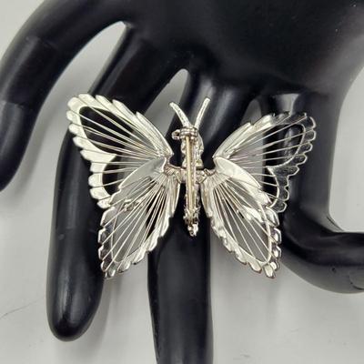 BEAUTIFUL SILVERTONED DETAILED BUTTERFLY PIN