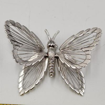 BEAUTIFUL SILVERTONED DETAILED BUTTERFLY PIN