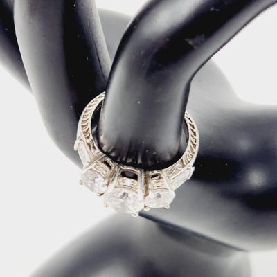STUNNING .925 STERLING & LARGE CZ STONE RING SIZE 9