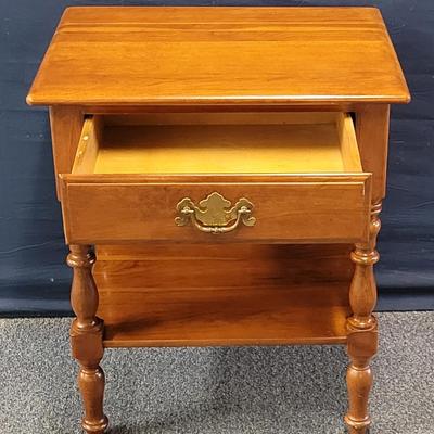 21.5"W x 16.5"D x 25.5"T Cherry End Table