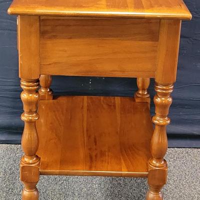 21.5"W x 16.5"D x 25.5"T Cherry End Table