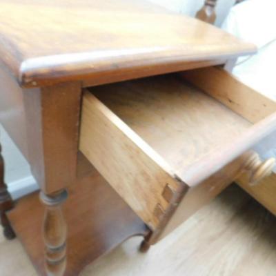Solid Wood Single Wood Table with Stretcher Shelf