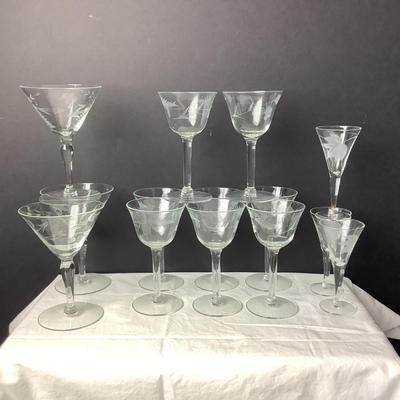 Lot 804. 14 Piece Vintage Etched Grape Design Glasses