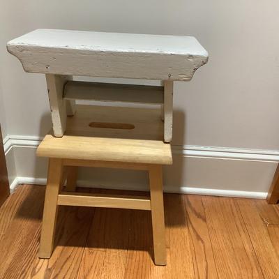 764 Pair of wooden stools