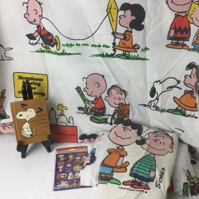 863 Vintage Peanuts & Snoopy Sheet Set Lot