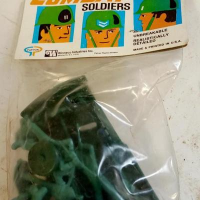 LOT 121   TWO VINTAGE BAGS OF PAYTON  SOLDIERS