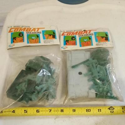 LOT 121   TWO VINTAGE BAGS OF PAYTON  SOLDIERS