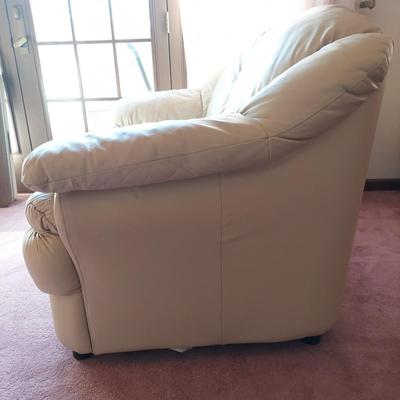 Off White Faux Leather Loveseat (FR-BBL)