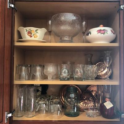 LOT 6: Cabinet Contents: Cocktail Glasses & More