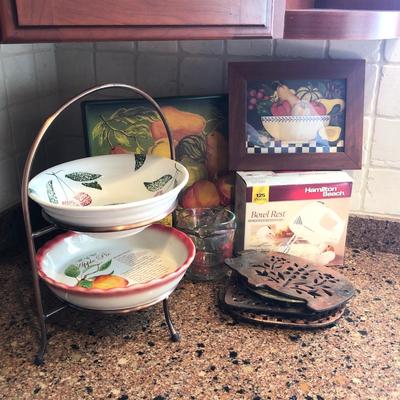 LOT 6: Trivets, Pie Plates, and More