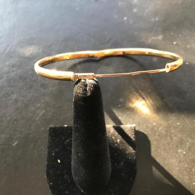 14KT GOLD BANGLE