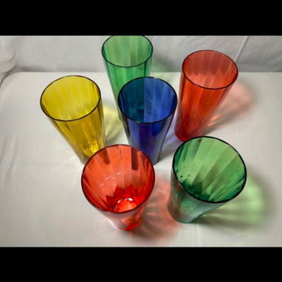 6 Large Plastic Drink Cups