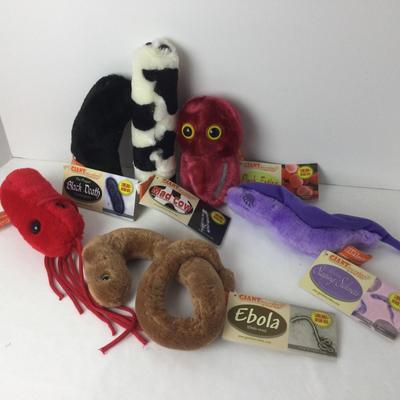 878 Giant Microbes Plush by Drew Oliver