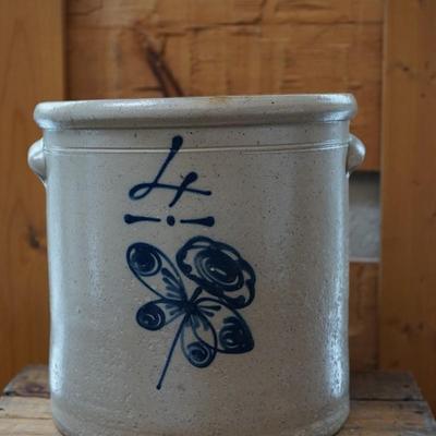 #4 Stoneware handled crock Flower