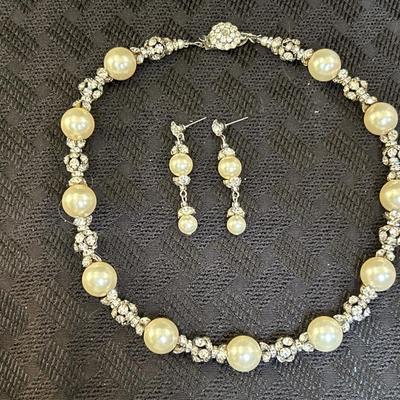 Lorren Bell Jewelry Set