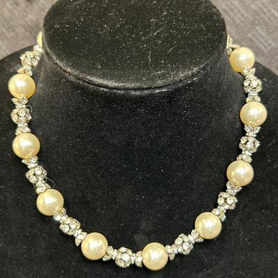 Lorren Bell Jewelry Set