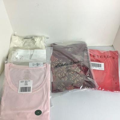 Lot 900 NEW IN PACKAGE Ladies Short Sleeve Tops