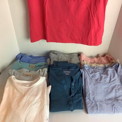 Lot 901 Lot of Ladies Short and Longsleeve Tops ( LLBean )