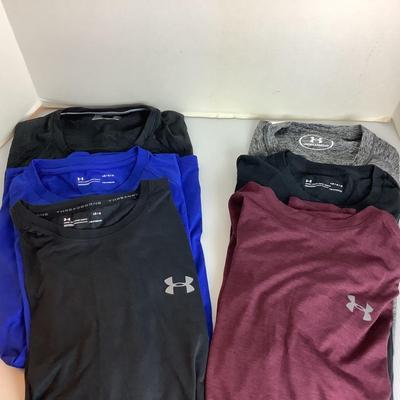 Lot 902 Under Armour Mens Heat Gear shirts