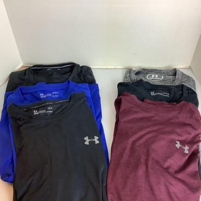 Lot 902 Under Armour Mens Heat Gear shirts
