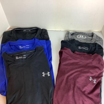 Lot 902 Under Armour Mens Heat Gear shirts