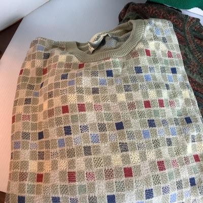 Lot 913 Lot of Mens Sweaters ( Brooks Brothers/Travel Smith )