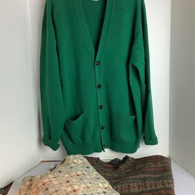 Lot 913 Lot of Mens Sweaters ( Brooks Brothers/Travel Smith )