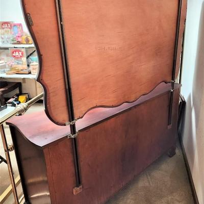 Lot #87  Vintage Dresser w/detacheable mirror