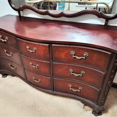 Lot #87  Vintage Dresser w/detacheable mirror