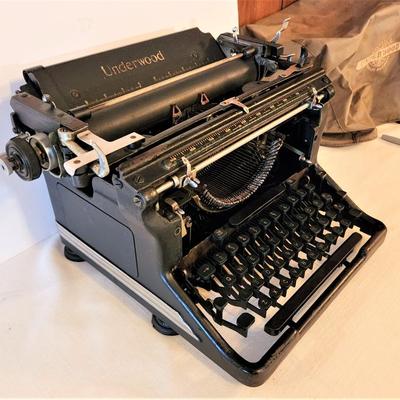 Lot #88  Vintage UNDERWOOD Typewriter with Original Cover