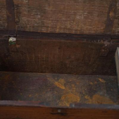 PRIMITVE BOXES TO INCLUDE ONE WITH TRAY