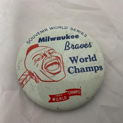 -116- SPORTS | 1957 Milwaukee Braves Button Pinback