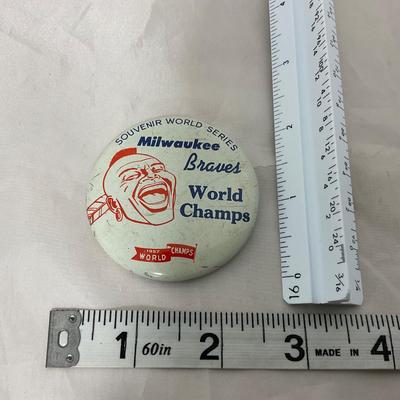 -116- SPORTS | 1957 Milwaukee Braves Button Pinback