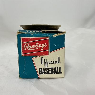 -122- SPORTS | 1960â€™s Rawlings Baseballs In Box