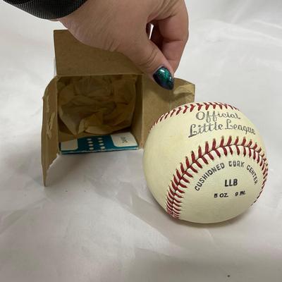 -122- SPORTS | 1960â€™s Rawlings Baseballs In Box