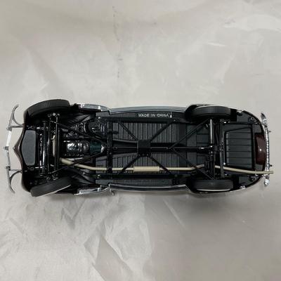 -131- VINTAGE | Franklin Mint 1941 Lincoln Continental Diecast Car