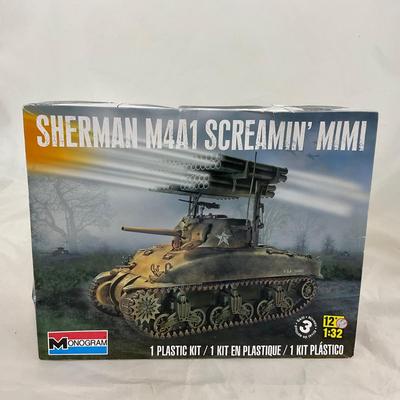 -135- VINTAGE | Monogram Sherman Tank Model Kit | Screaming Mimi