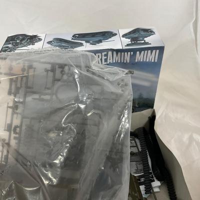 -135- VINTAGE | Monogram Sherman Tank Model Kit | Screaming Mimi