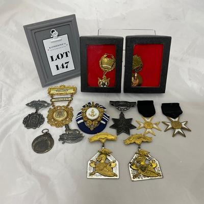 -147- MILITARY | Vintage Military / Fraternal Organizations Metals