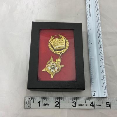 -147- MILITARY | Vintage Military / Fraternal Organizations Metals