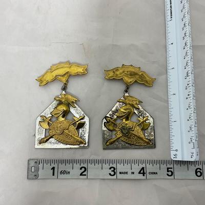 -147- MILITARY | Vintage Military / Fraternal Organizations Metals