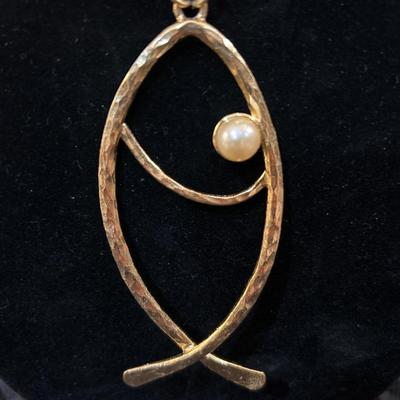 1970s Napier Fish Pendant Statement Necklace Gold Tone with Faux Pearl Eye and Chain Vintage Signed Designer Jewelry