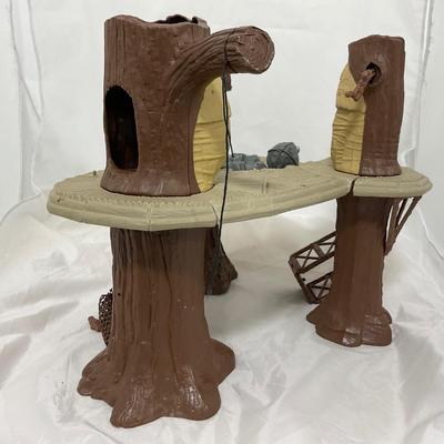 -149- VINTAGE | 1980â€™s Star Wars Ewok Village