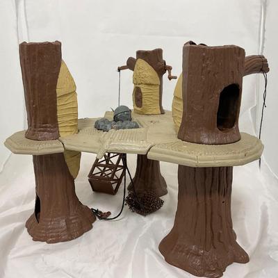 -149- VINTAGE | 1980â€™s Star Wars Ewok Village