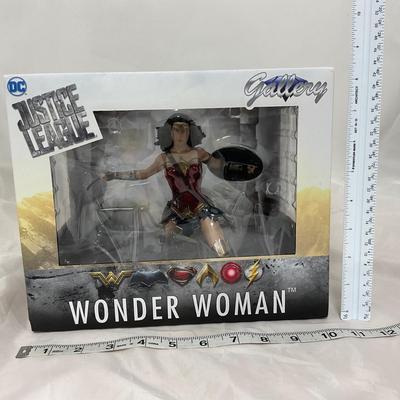 -151- COLLECTIBLE | DC Gallery Justice League Movie Wonder Woman