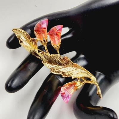 TWISTED LEAF W/ PINK FLOWERS GOLD TONED BROOCH